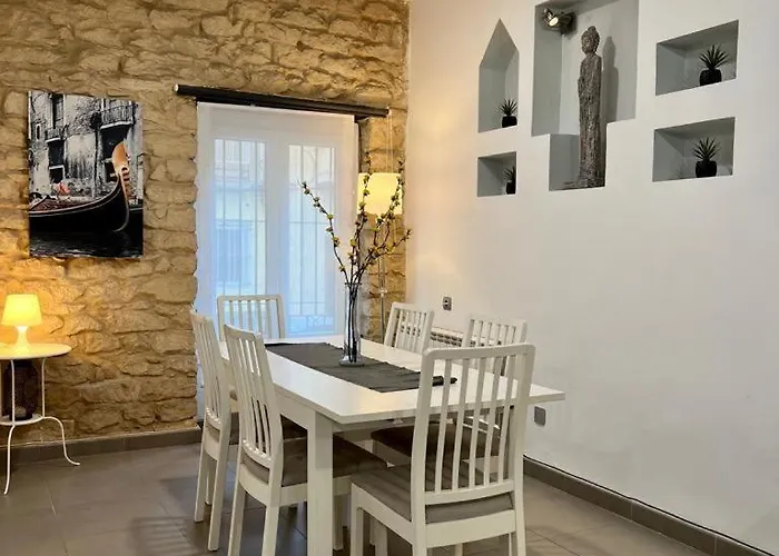 Des Rustic Center